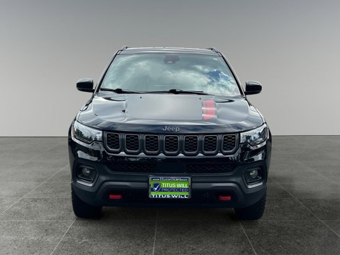 Used 2024 Jeep Compass Trailhawk image 2
