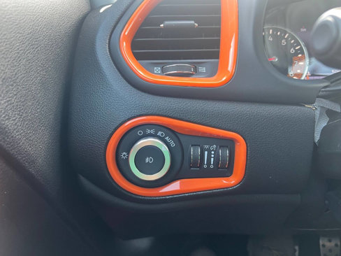 Used 2020 Jeep Renegade Altitude w/ UConnect 8.4 Nav Group image 18