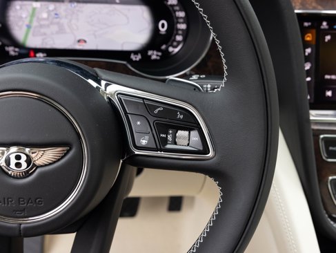 New 2025 Bentley Bentayga image 32