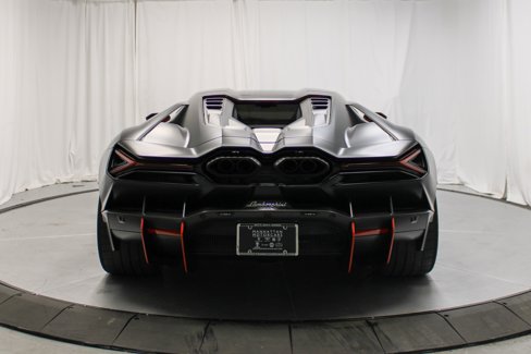 Used 2025 Lamborghini Revuelto image 4