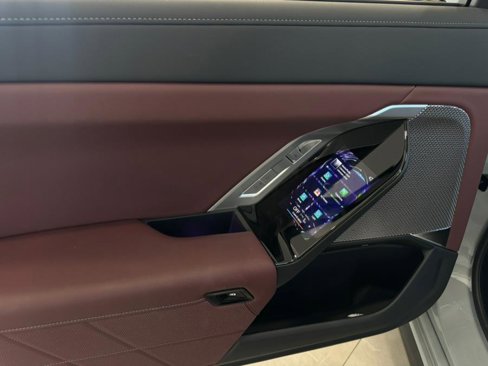 Used 2024 BMW 760i xDrive w/ Premium Package 2 image 18