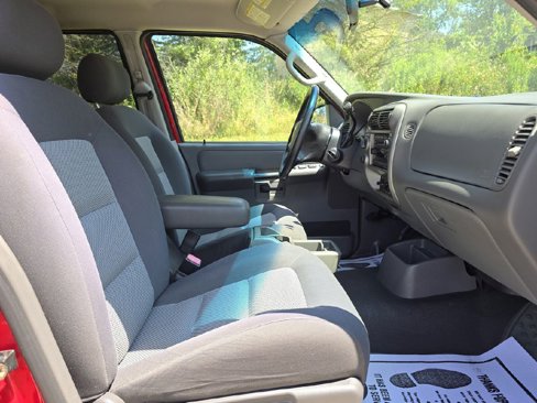 Used 2005 Ford Explorer Sport Trac XLS image 16