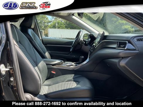 Used 2021 Toyota Camry SE w/ Cold Weather Package image 14
