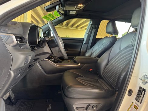 Used 2021 Toyota Highlander XSE image 11