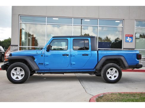 Used 2023 Jeep Gladiator Sport image 3
