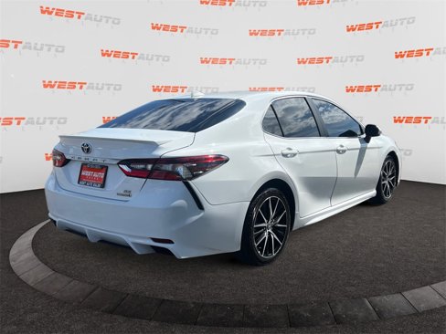 Used 2022 Toyota Camry SE image 5