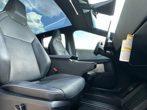 Used 2024 Tesla Cybertruck AWD Crew Cab image 52