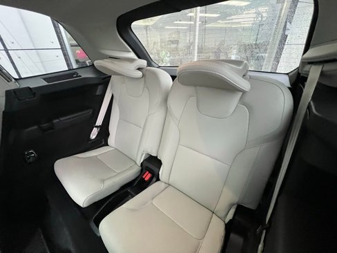 Used 2023 Volvo XC90 B6 Plus w/ Protection Package Premier image 21