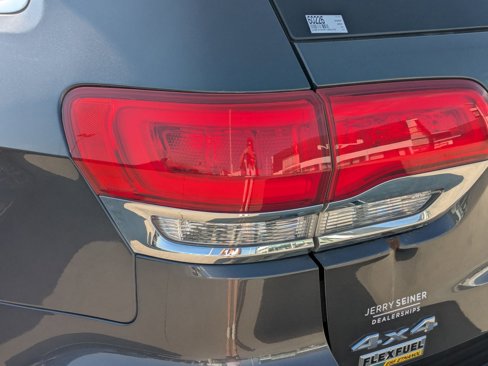 Used 2015 Jeep Grand Cherokee Limited w/ Luxury Group II image 11
