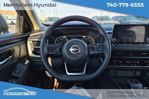 Used 2024 Nissan Rogue SV image 8