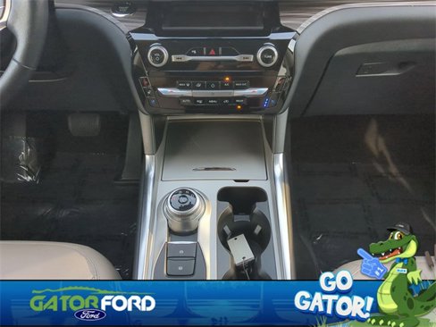 Used 2023 Ford Explorer Limited image 21