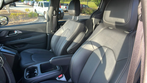New 2025 Chrysler Pacifica Select image 19