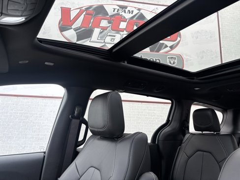 New 2026 Chrysler Pacifica Select image 24
