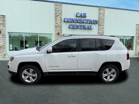 Used 2017 Jeep Compass Latitude image 2