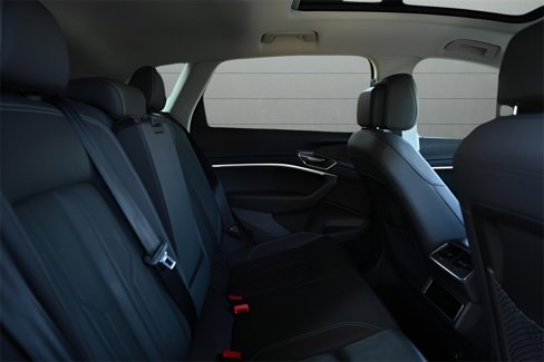 Used 2024 Audi Q8 e-tron Premium image 29