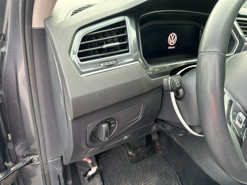 Used 2021 Volkswagen Tiguan SEL w/ 3rd Row Seat Package image 10