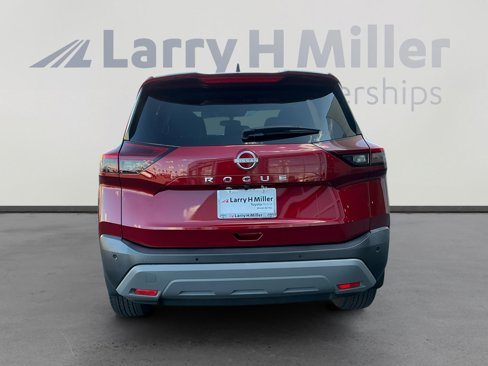 Used 2023 Nissan Rogue S image 4