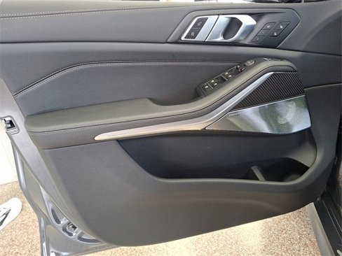 Used 2025 BMW X5 M60i image 9