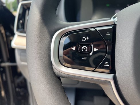 New 2026 Volvo XC90 B6 Plus w/ Protection Package Premier image 18