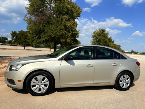 Used 2014 Chevrolet Cruze LS image 9