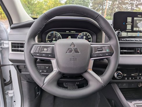 New 2025 Mitsubishi Outlander SE image 16