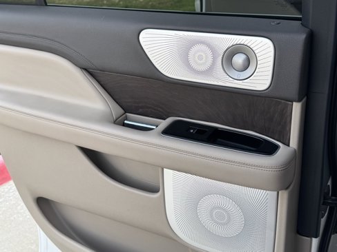 Used 2023 Lincoln Navigator L Reserve image 19