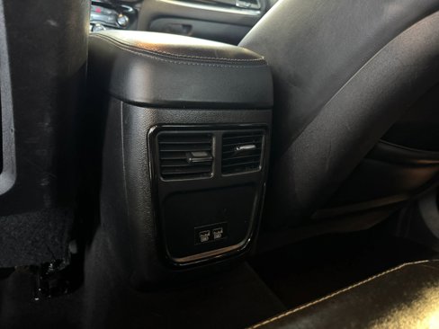 Used 2019 Chrysler 300 S image 23