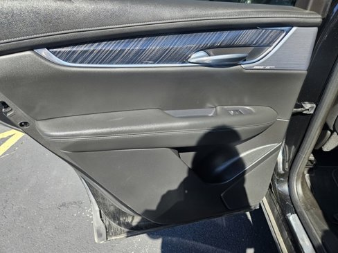 Used 2023 Cadillac XT6 Premium Luxury image 18