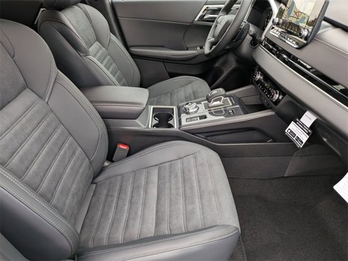 New 2025 Mitsubishi Outlander SE image 28