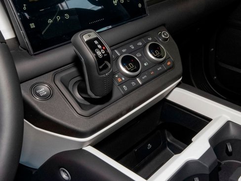 New 2025 Land Rover Defender 130 X-Dynamic SE image 29