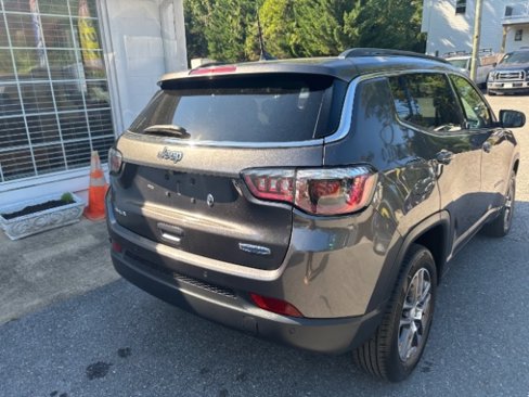 Used 2020 Jeep Compass Latitude image 5