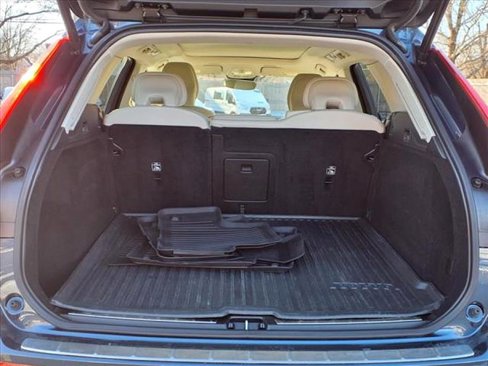 Used 2022 Volvo XC60 B5 Momentum w/ Climate Package image 13