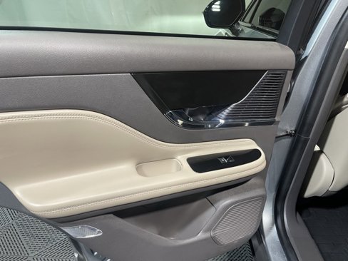 Used 2022 Lincoln Corsair Reserve image 20
