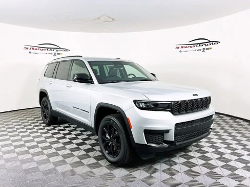 New 2025 Jeep Grand Cherokee L Laredo image 1