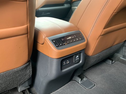 Used 2024 Nissan Pathfinder Platinum image 28