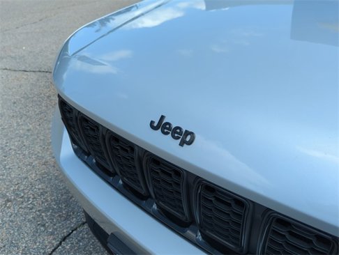 Used 2023 Jeep Grand Cherokee Altitude image 30