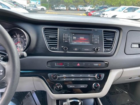 Used 2016 Kia Sedona LX w/ LX Convenience Package image 18