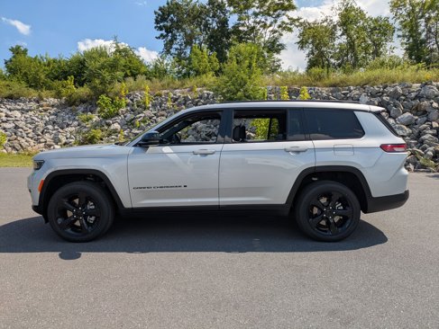 New 2025 Jeep Grand Cherokee L Laredo image 8