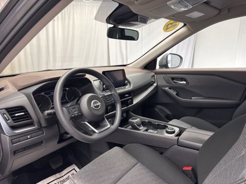 Used 2023 Nissan Rogue SV image 9