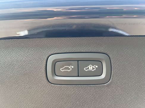 Certified 2025 Volvo XC90 B5 Core image 32