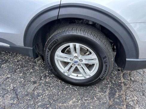 Used 2023 Ford Explorer XLT w/ Equipment Group 202A image 7