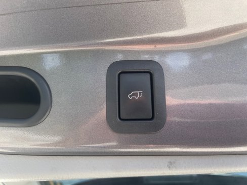 Used 2016 Toyota Highlander XLE image 25