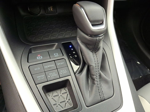 Used 2025 Toyota RAV4 XLE Premium image 12