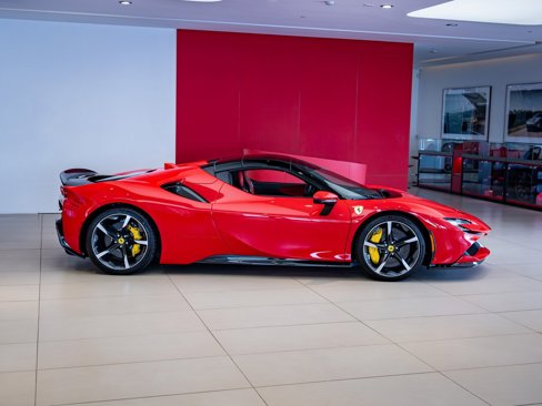 Used 2023 Ferrari SF90 Spider image 32
