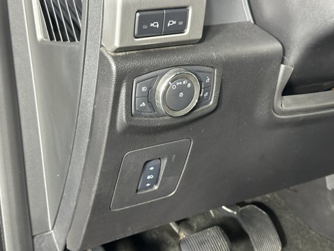 Used 2015 Ford F150 Platinum w/ Equipment Group 701A Luxury image 28