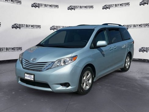 Used 2016 Toyota Sienna LE image 3