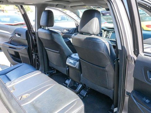 Used 2019 Toyota Highlander XLE image 19