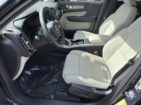 New 2026 Volvo XC40 B5 Plus w/ Protection Package Premier image 9