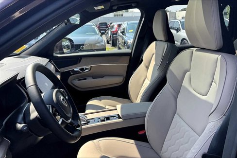 New 2026 Volvo XC90 B6 Plus image 13
