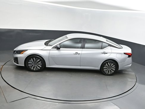 Used 2024 Nissan Altima 2.5 SV image 32